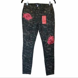 NWT boom boom skinny jeans Camo size 7